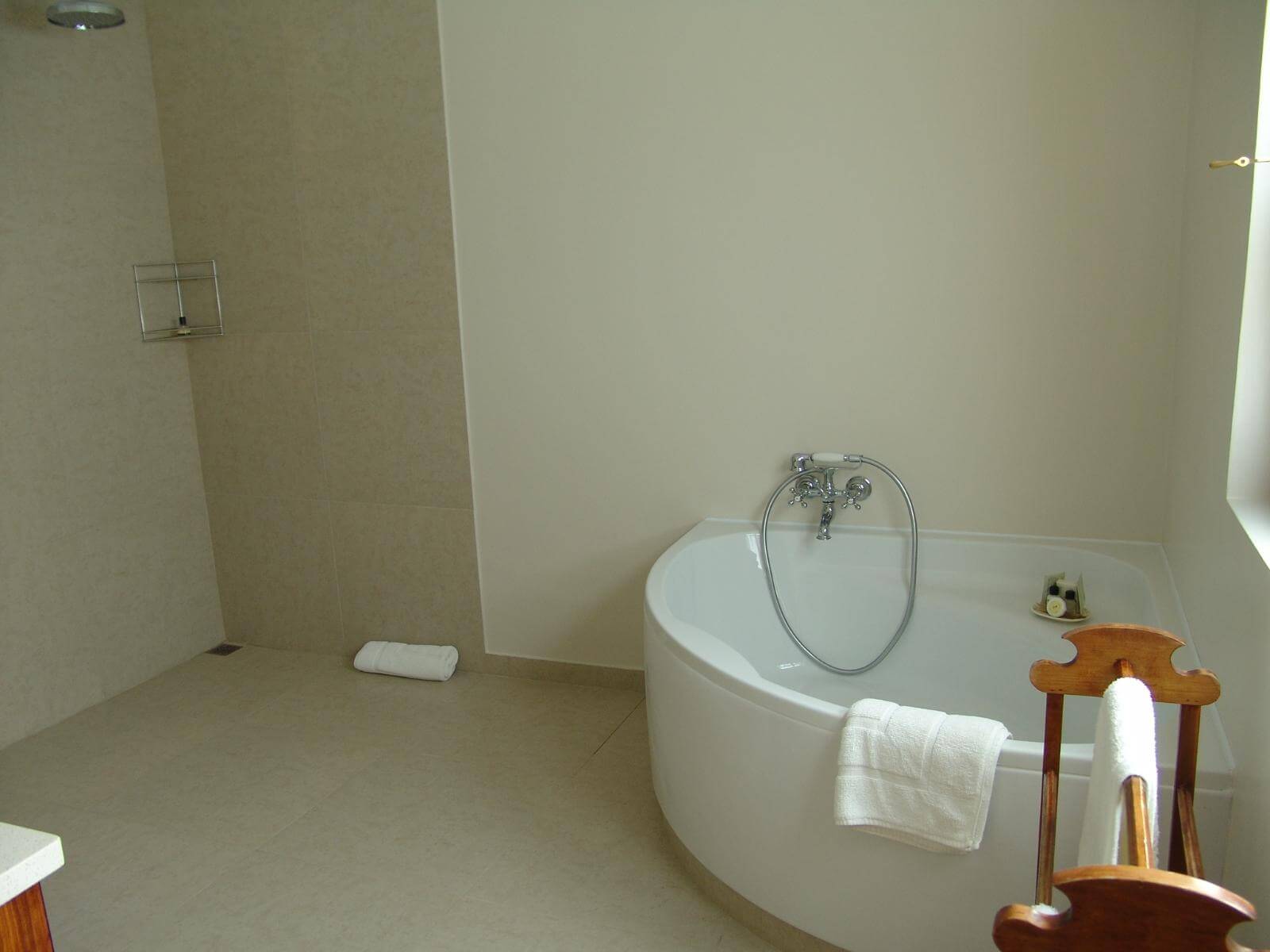 La Pension Guesthouse - Room 1 - Twin Room To King Room