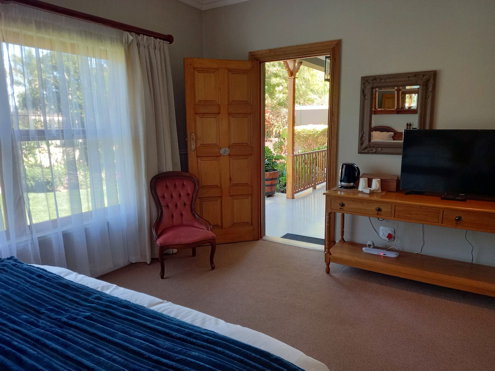 La Pension Guesthouse - Room 1 - Twin Room To King Room